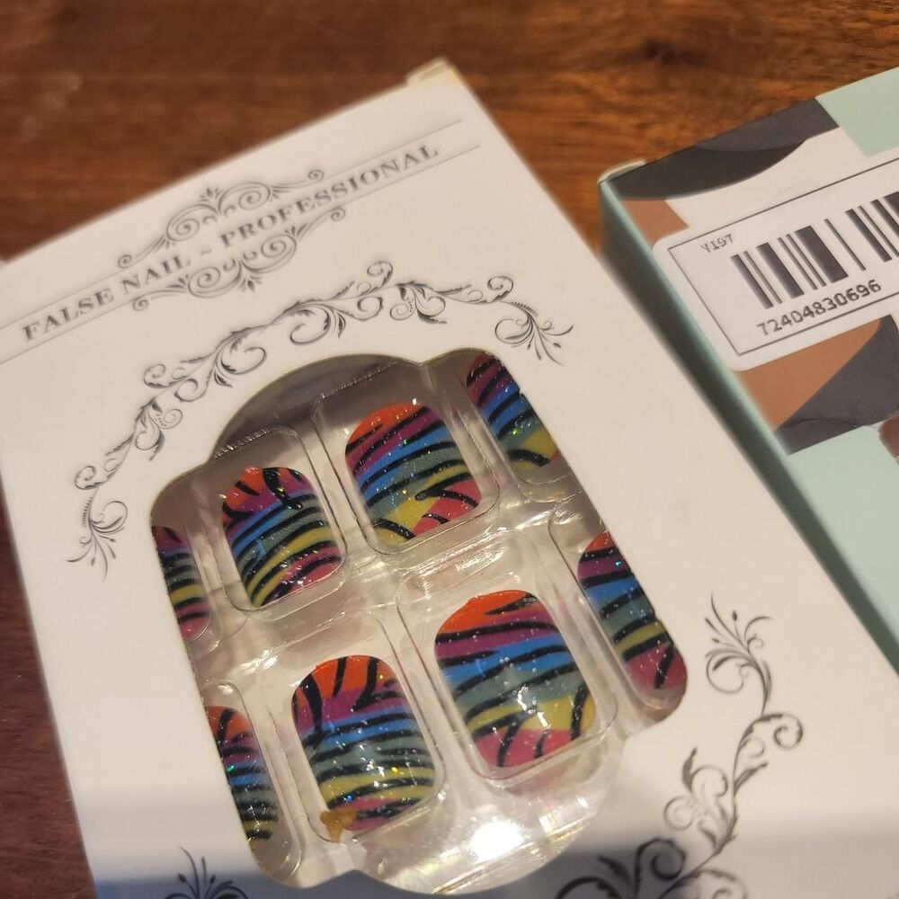 Press On Nails Set Lisa Frank Style Zebra  Stripe and Pink Glitter Ombre NIB - Picture 2 of 3